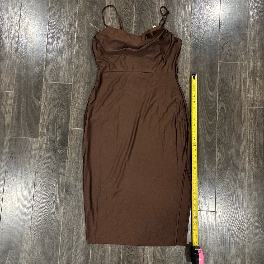 Elegant Brown Midi Dress - Picture 5 of 13